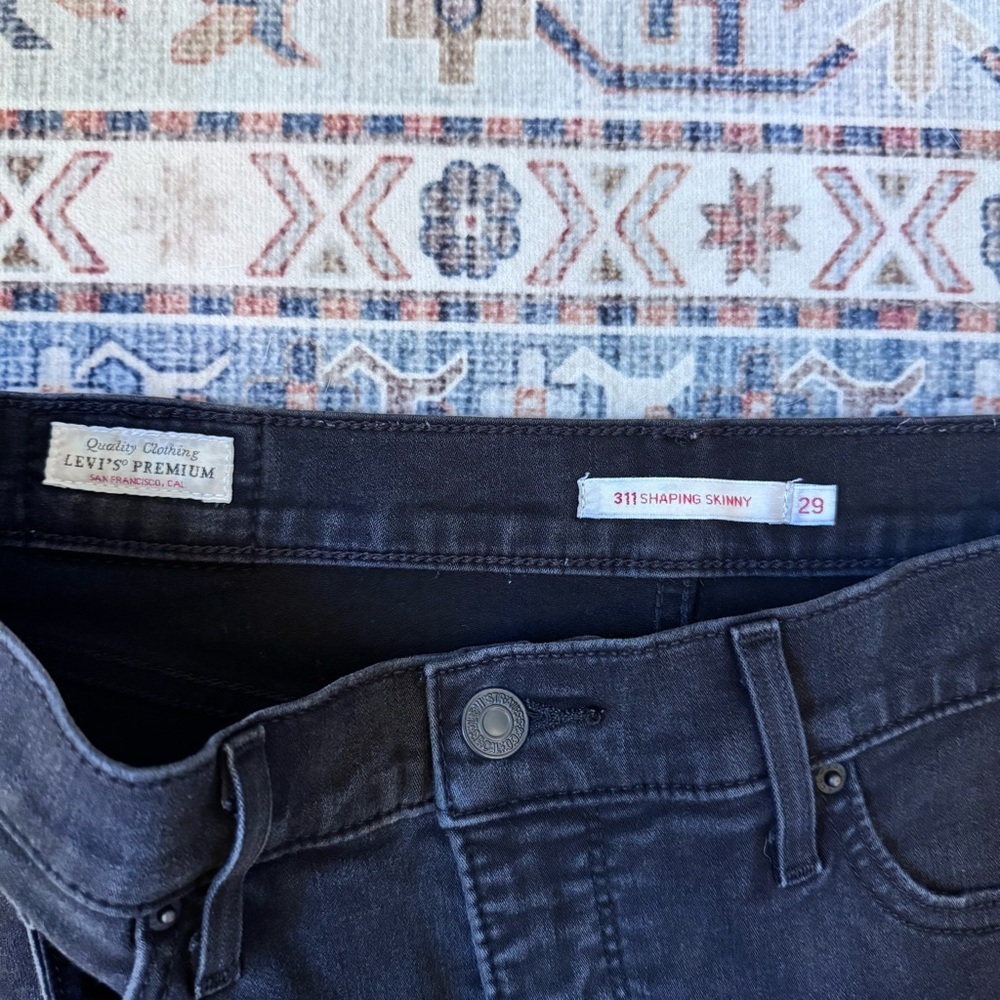 Levi’s Premium 311 Shaping Skinny Black Mid-Rise Womens Jeans Size 29 28” Inseam - Picture 9 of 13